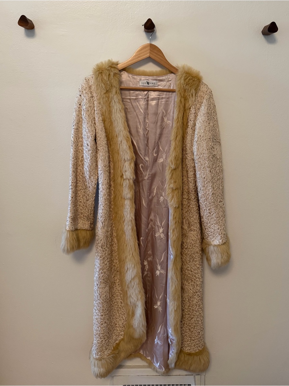 Vintage Sue Wong Cream Faux Fur Trim Coat with Blush Pink Satin-Lining - Picture 4 of 11